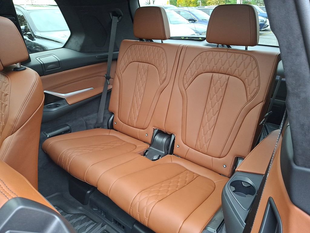 Used 2026 BMW X7 M60i w/ Executive Package image 9