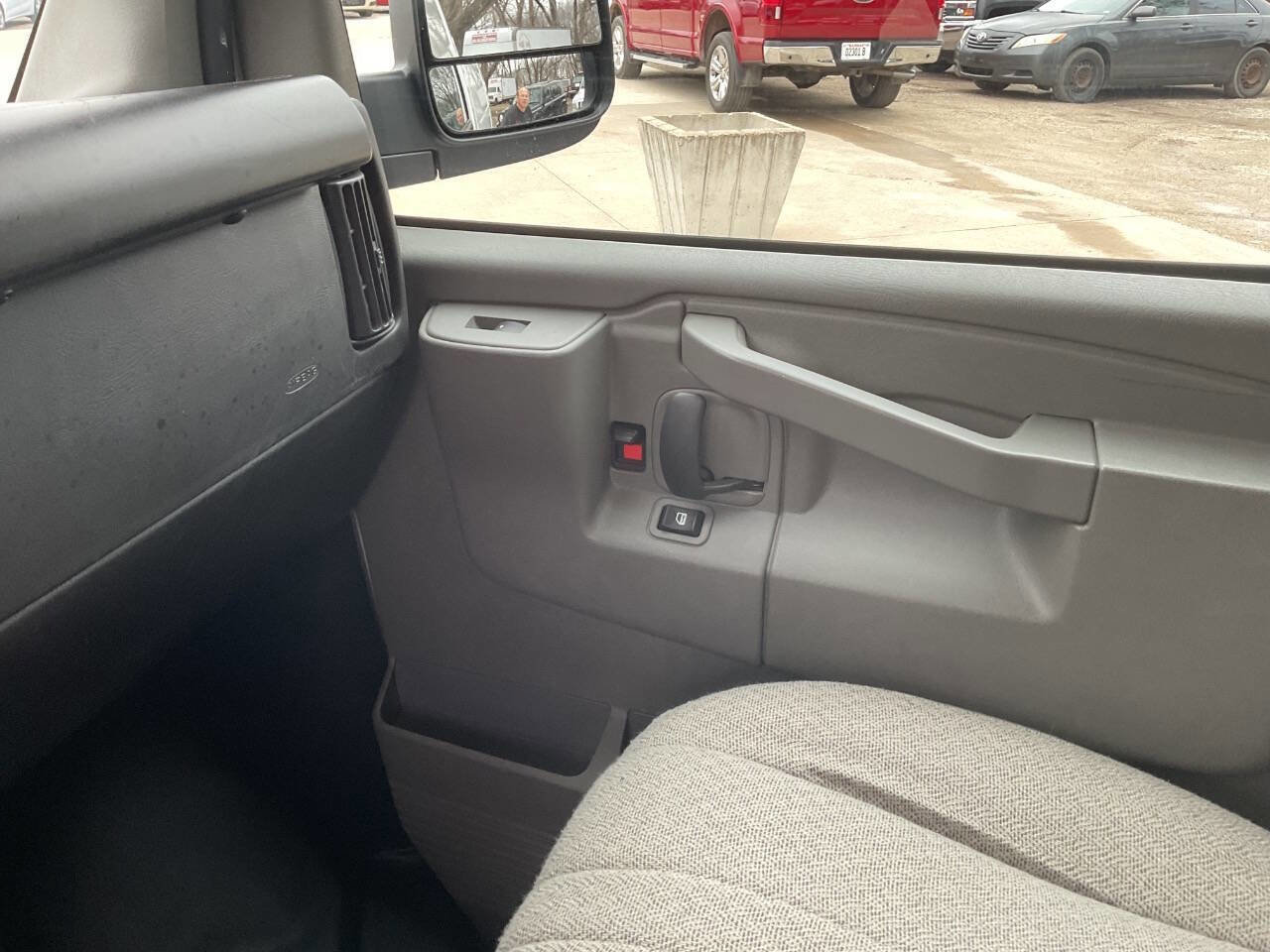 Used 2022 Chevrolet Express 2500 w/ Driver Convenience Package image 15