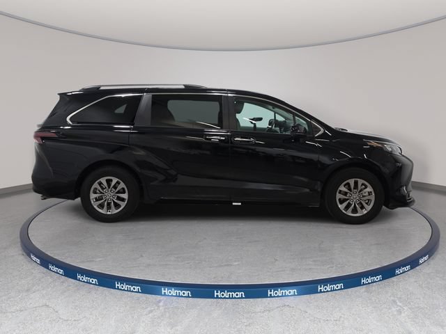 Certified 2026 Toyota Sienna XLE FWD image 4
