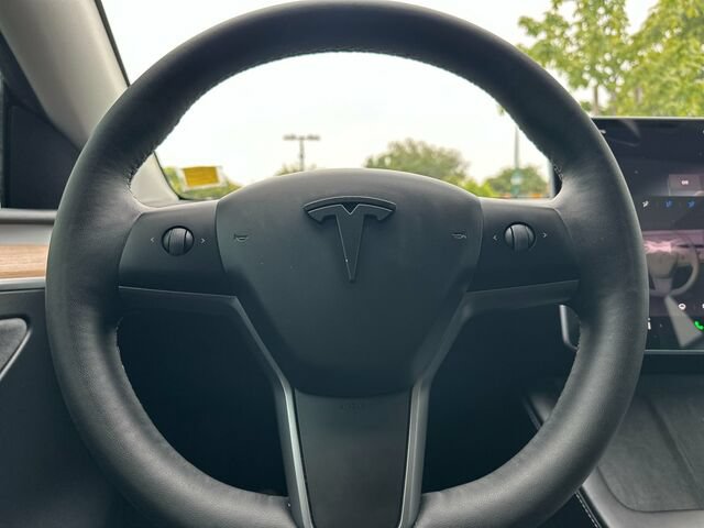 Used 2025 Tesla Model Y Long Range RWD image 27
