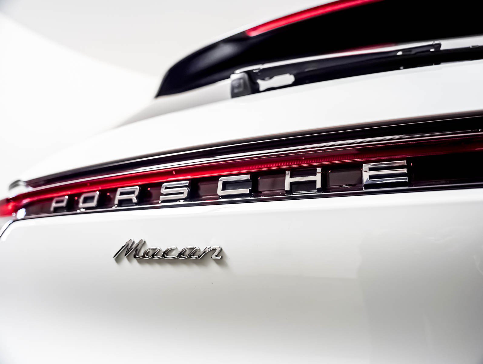 Certified 2026 Porsche Macan AWD/4WD image 27