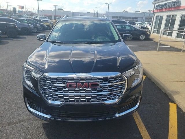 Used 2024 GMC Terrain Denali w/ Black Diamond Edition image 2