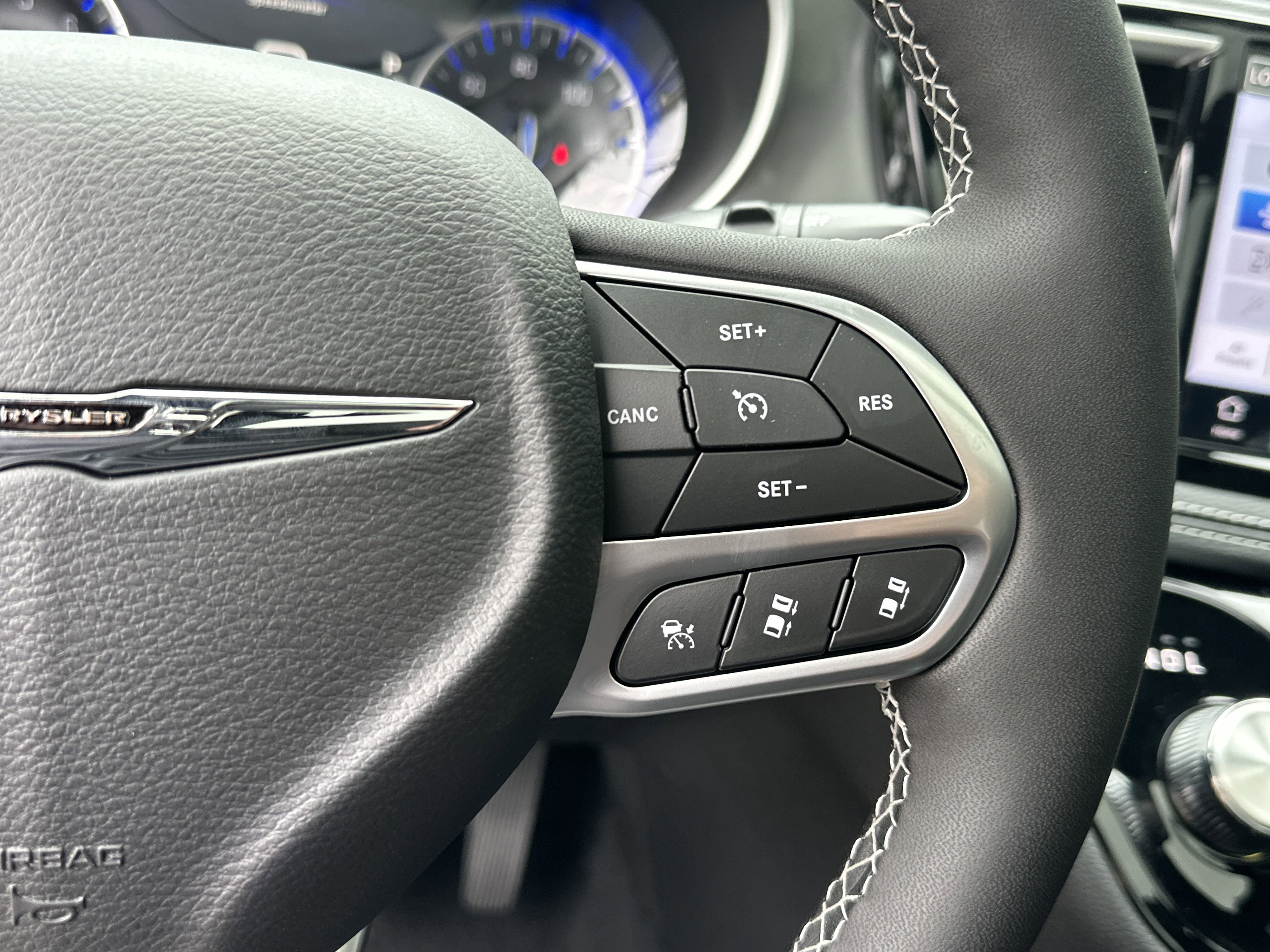 New 2026 Chrysler Pacifica Select image 9