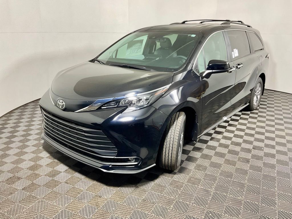New 2026 Toyota Sienna XLE image 11