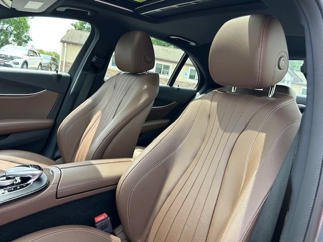 Used 2019 Mercedes-Benz E 300 4MATIC image 12