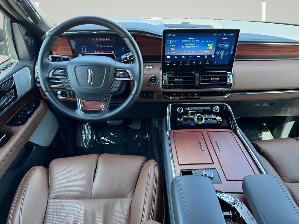 Used 2024 Lincoln Navigator Reserve image 10
