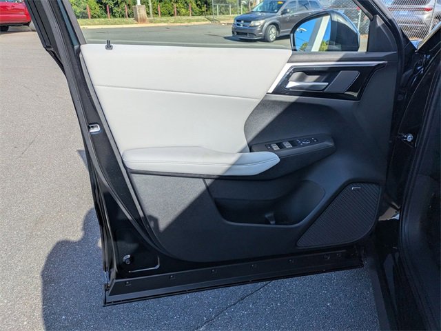 New 2025 Mitsubishi Outlander SE image 11