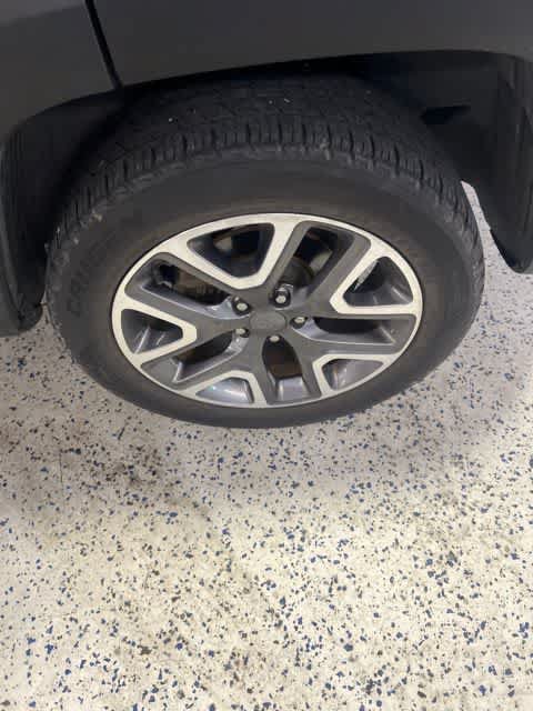 Used 2017 Jeep Renegade Latitude w/ Popular Equipment Group AWD/4WD image 5