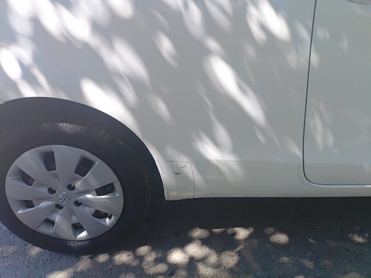 Used 2011 Toyota Yaris 2-Door Hatchback image 5