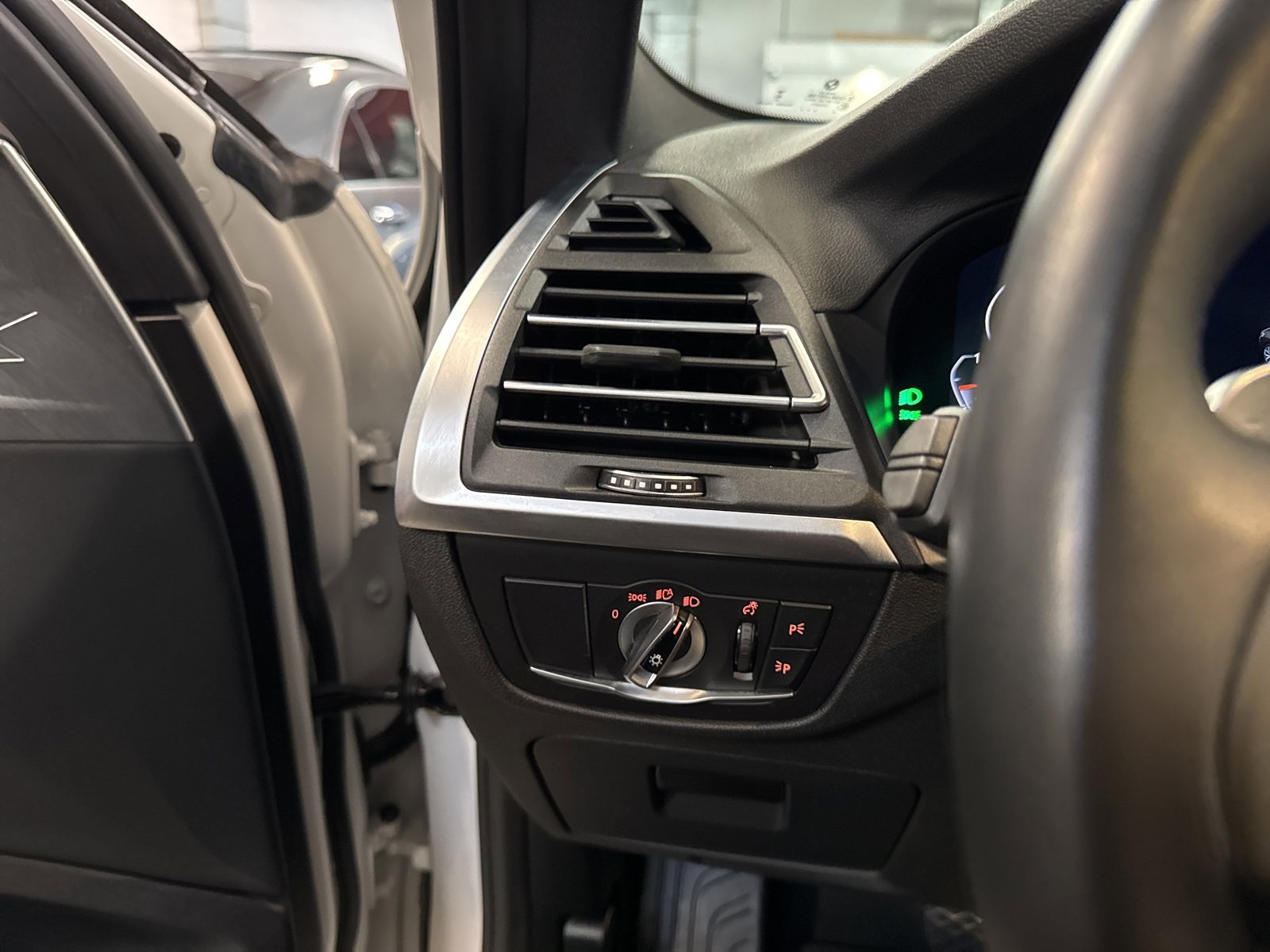 Used 2023 BMW X4 xDrive30i w/ Premium Package image 39