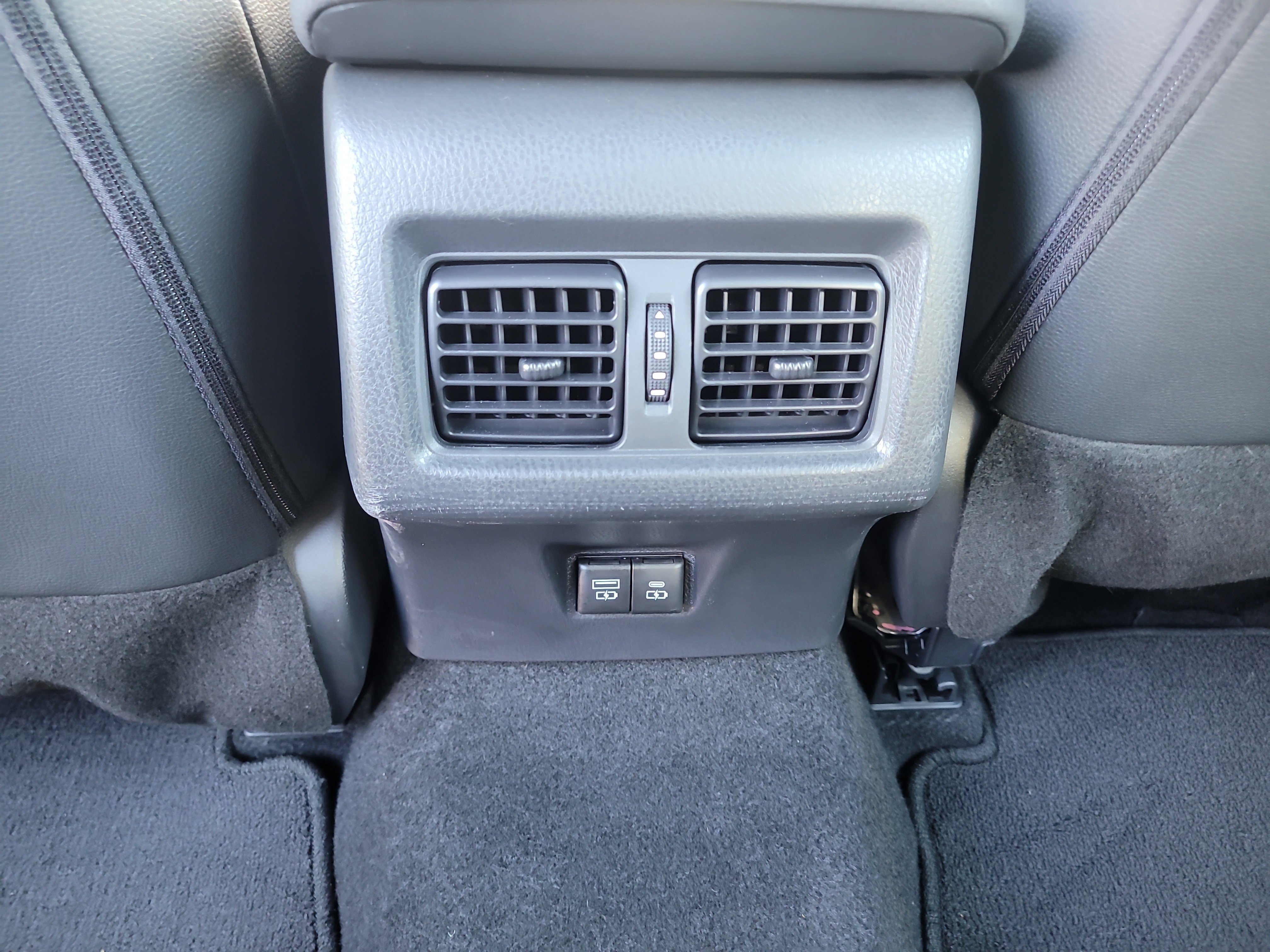 Used 2025 Toyota Camry SE FWD image 15