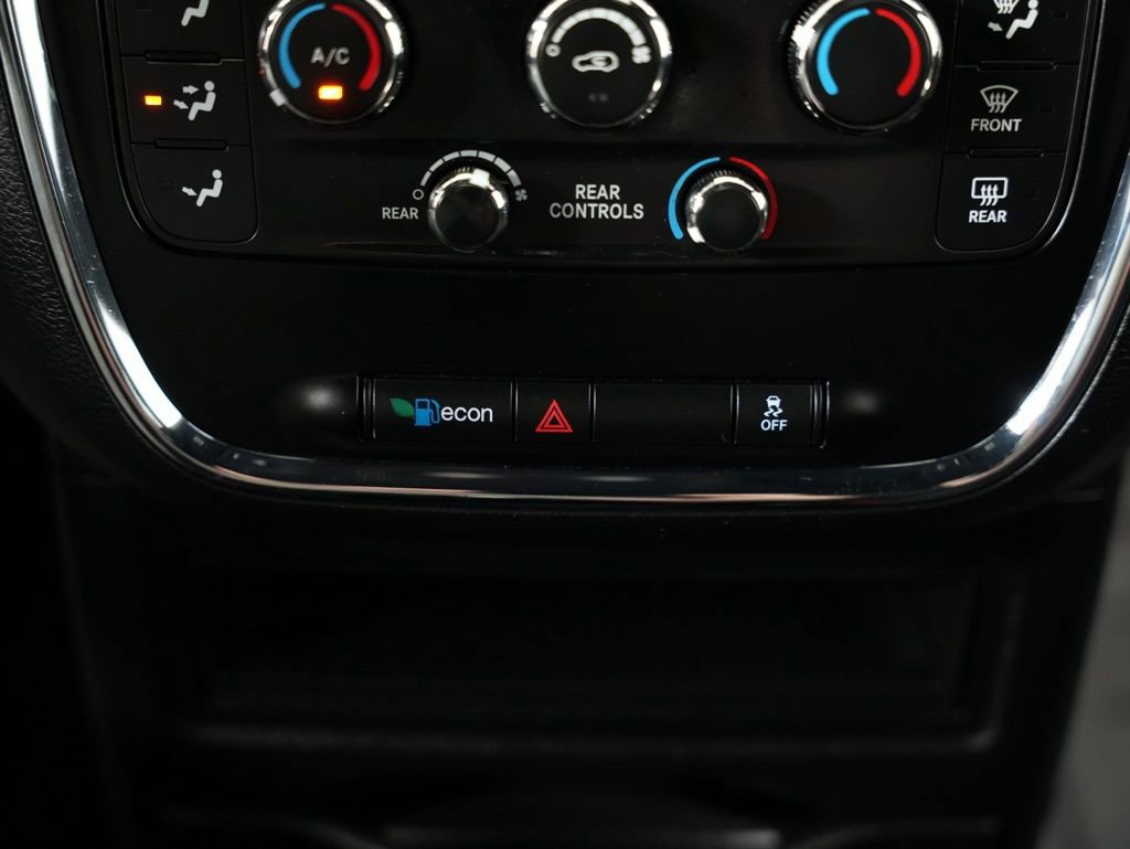 Used 2015 Dodge Grand Caravan SE image 20