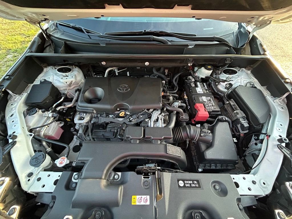 Used 2021 Toyota RAV4 XLE FWD image 12