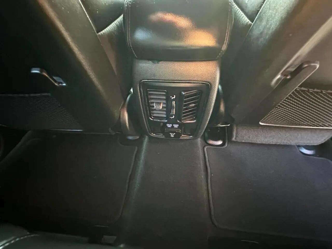 Used 2019 Jeep Grand Cherokee Limited AWD/4WD image 24