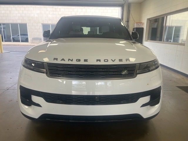 Used 2025 Land Rover Range Rover Sport image 4
