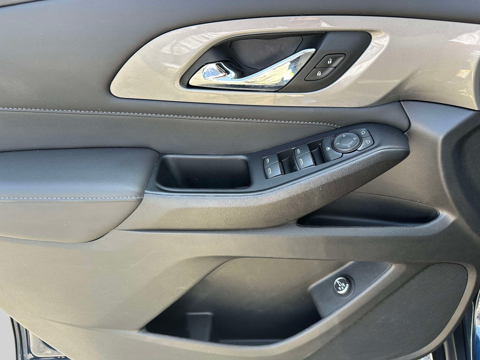 Used 2023 Chevrolet Traverse LT FWD image 15