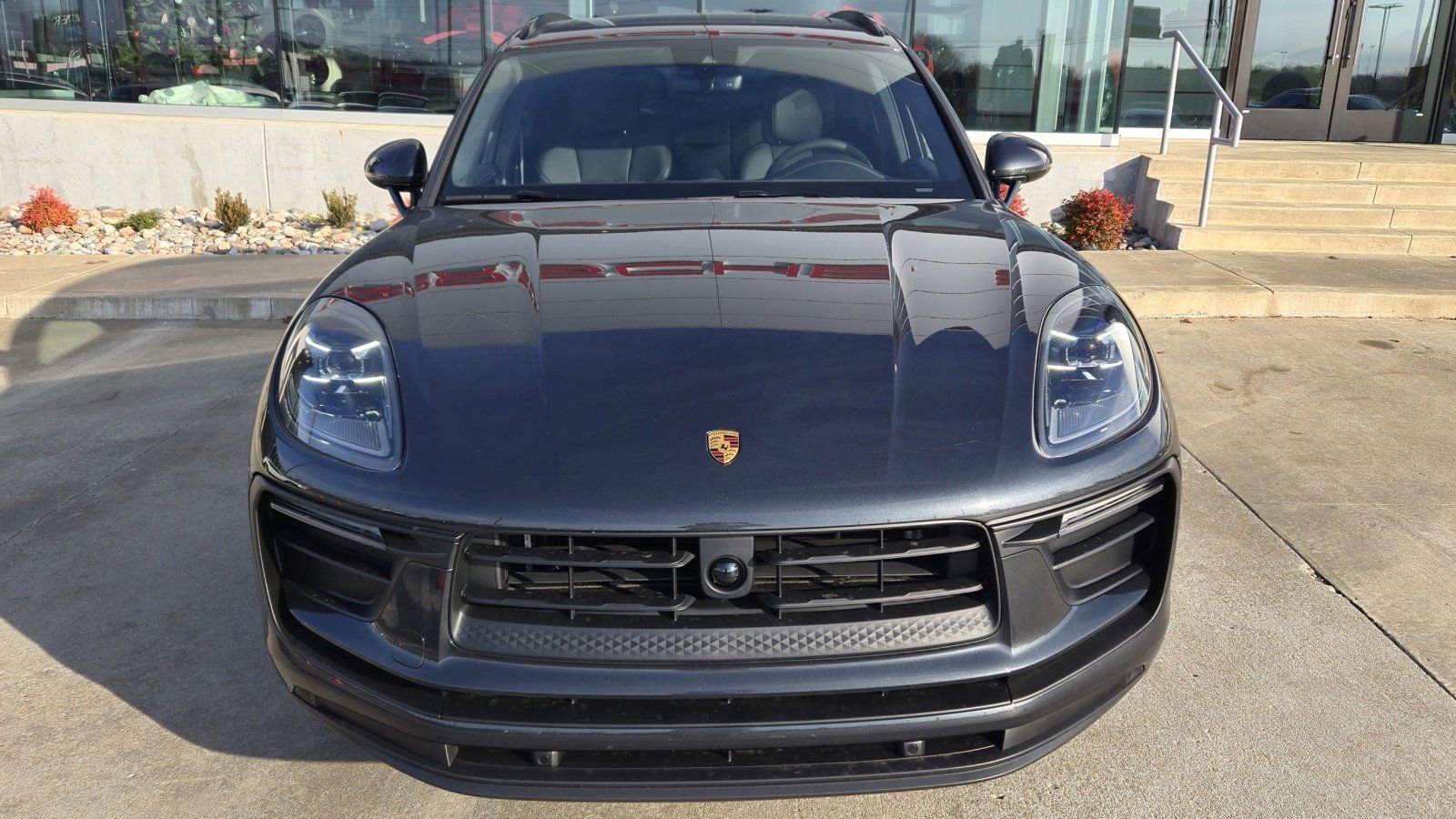 Certified 2025 Porsche Macan image 10