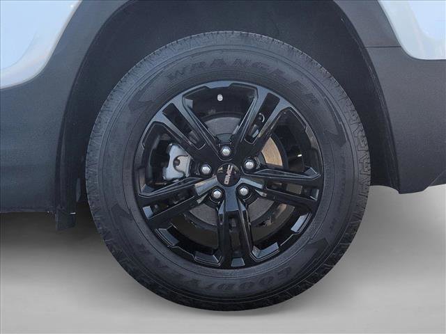 Used 2023 GMC Terrain AT4 w/ Tech Package AWD/4WD image 24