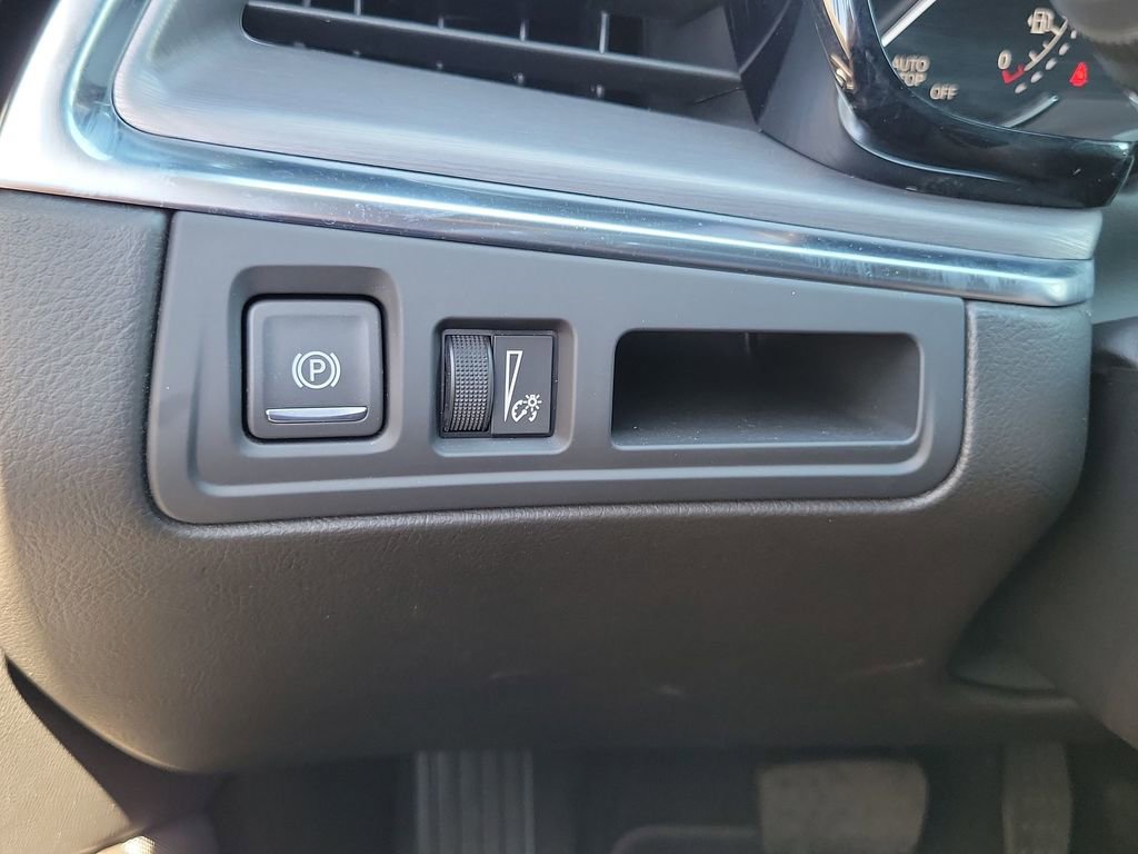 Used 2025 Cadillac XT5 Luxury image 16