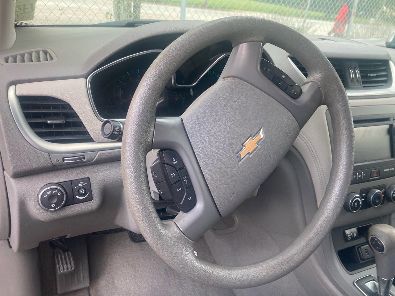 Used 2015 Chevrolet Traverse LS FWD image 2