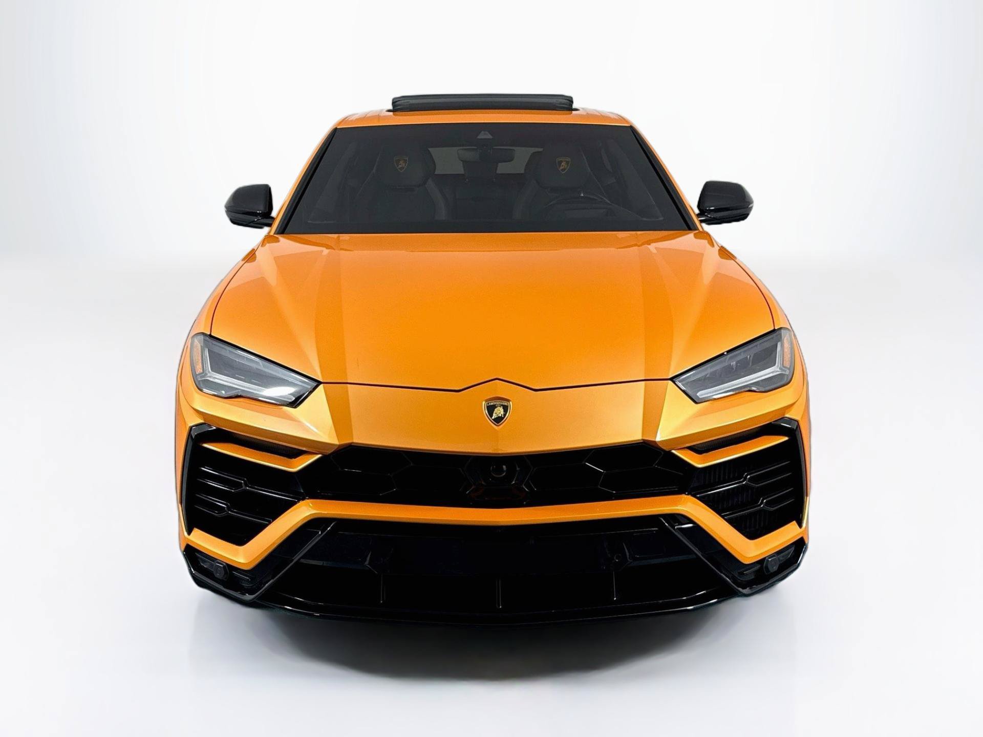 Used 2022 Lamborghini Urus AWD/4WD image 2