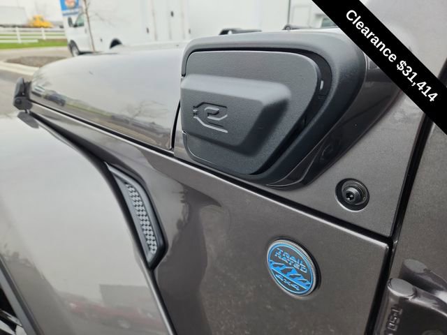 Used 2025 Jeep Wrangler Unlimited Sahara w/ Safety Group AWD/4WD image 12