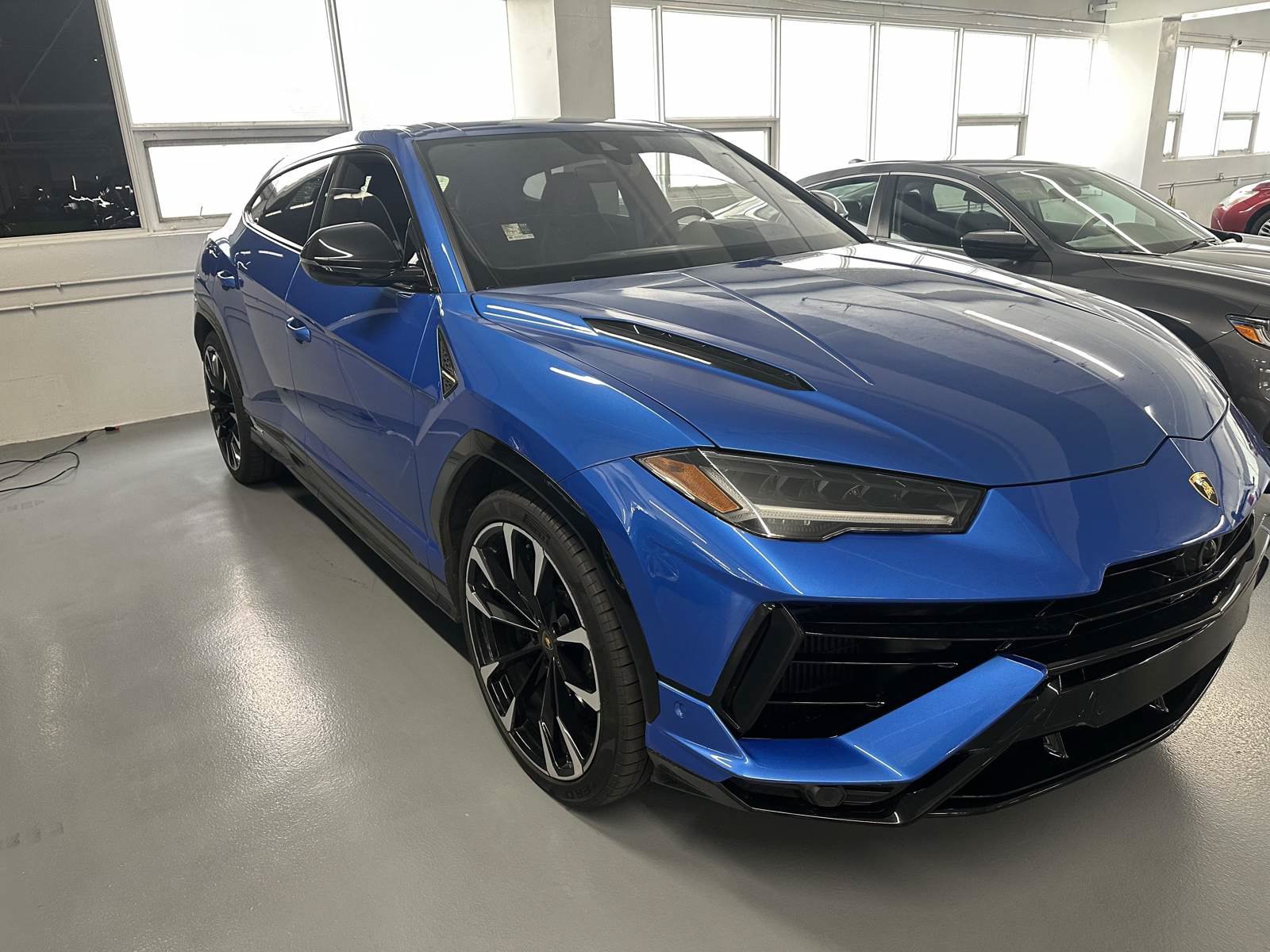 Used 2024 Lamborghini Urus S AWD/4WD image 2
