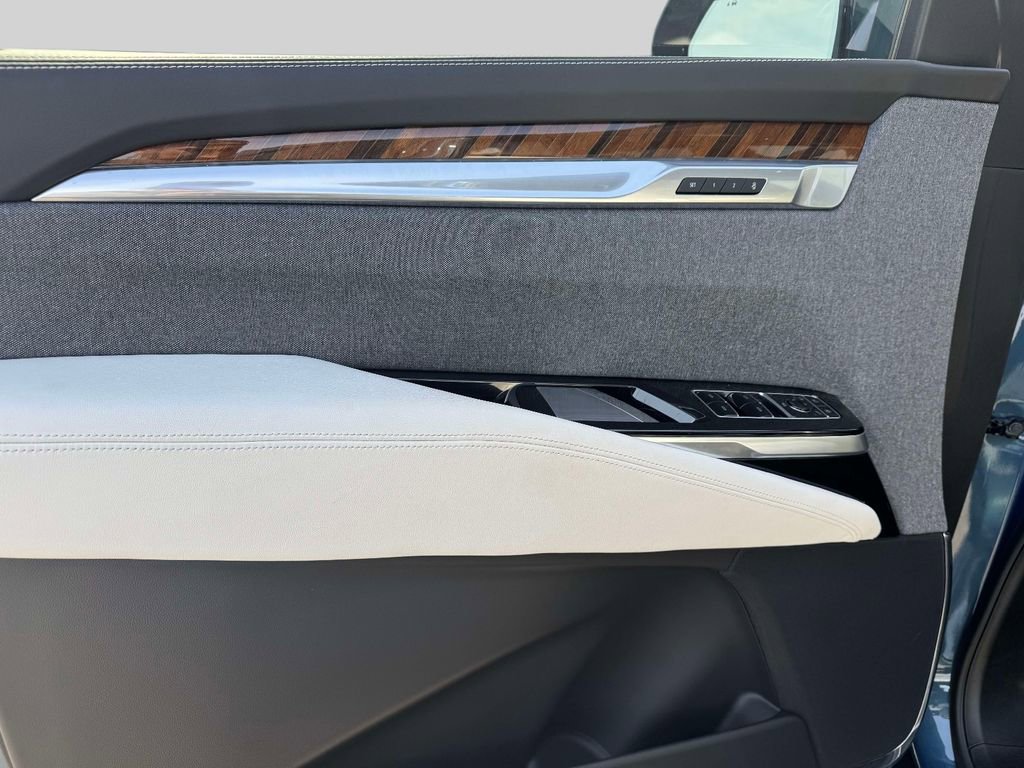 Used 2025 Cadillac Escalade Sport Platinum w/ LPO, Floor Liner Package AWD/4WD image 16