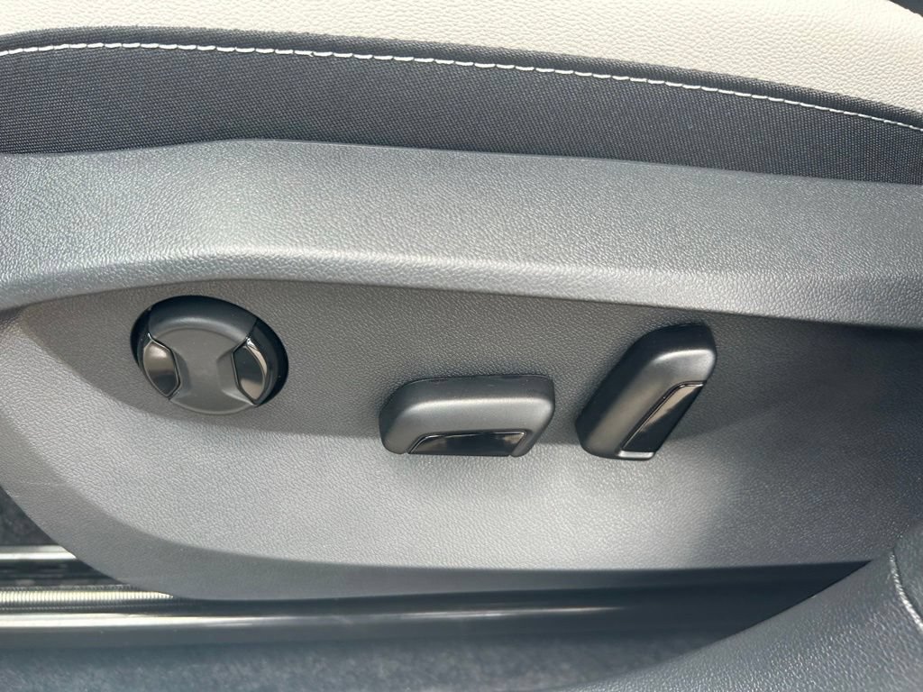 New 2026 Volkswagen Taos SE FWD image 50