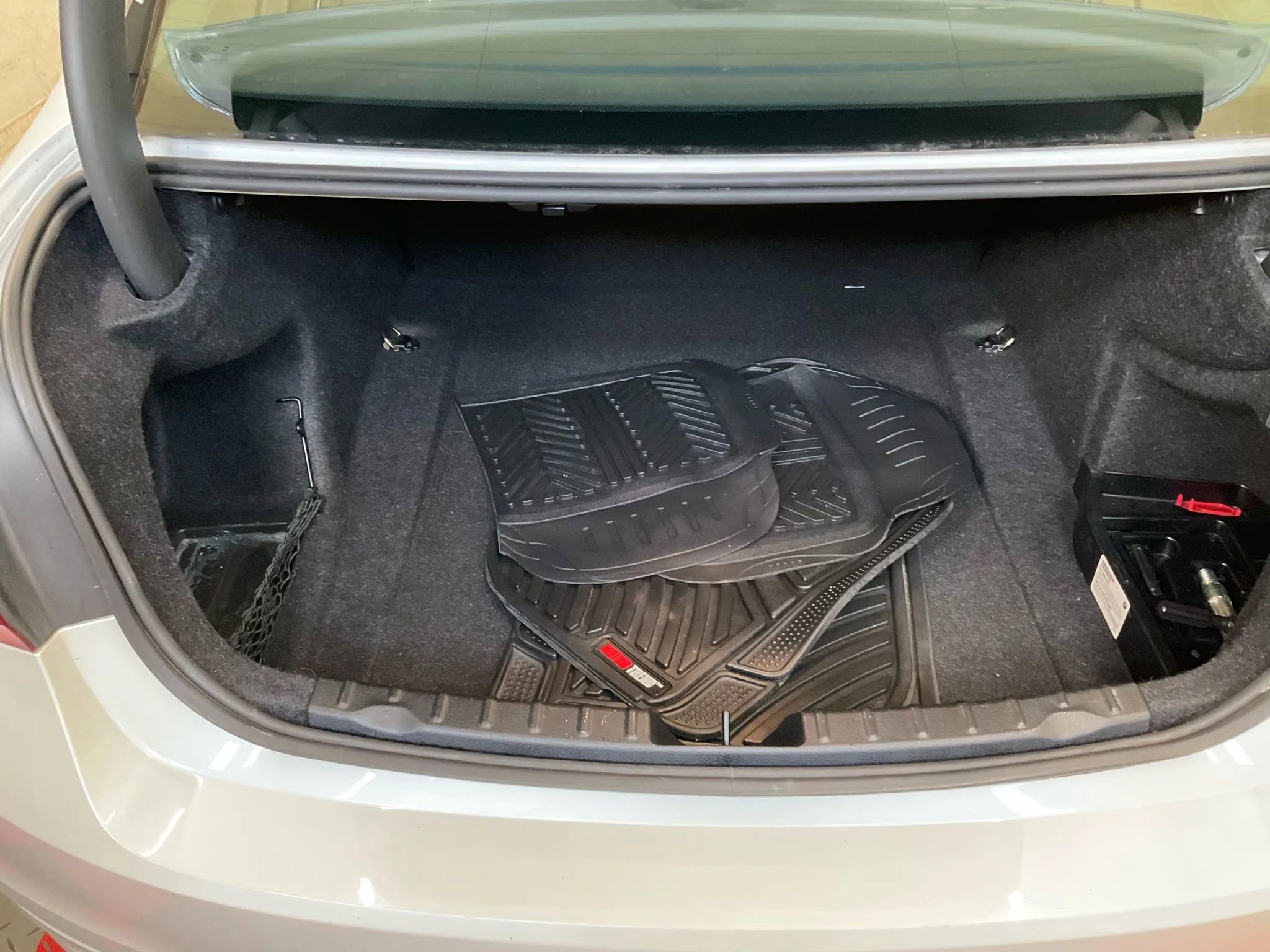 Used 2018 BMW 320i xDrive Sedan image 9