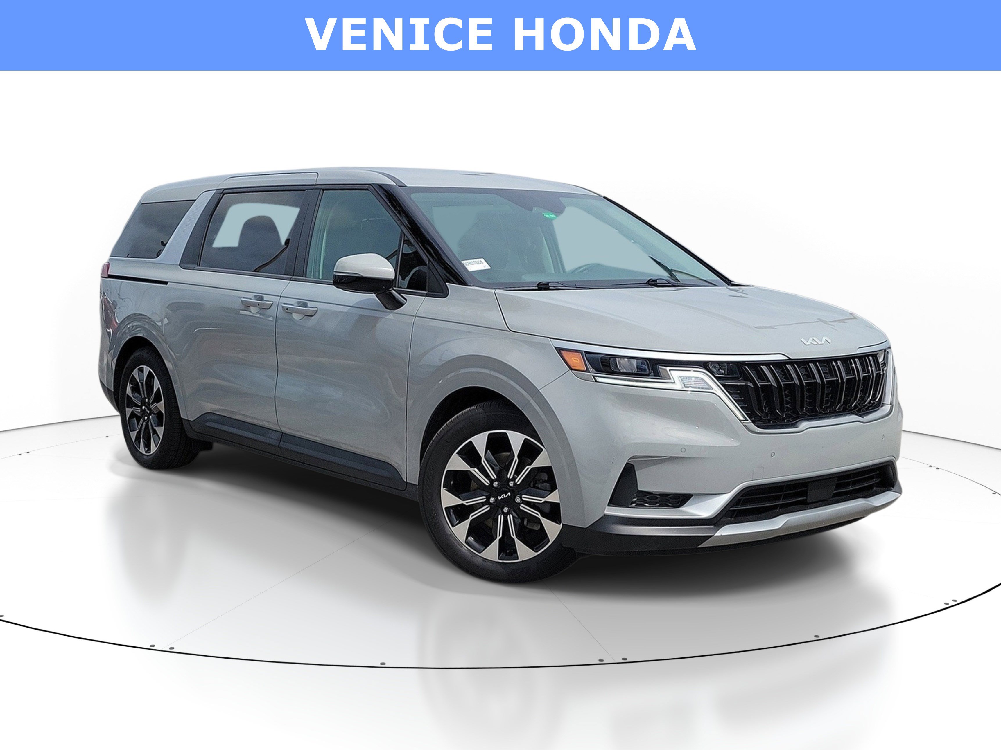 Used 2024 Kia Carnival EX FWD image 1