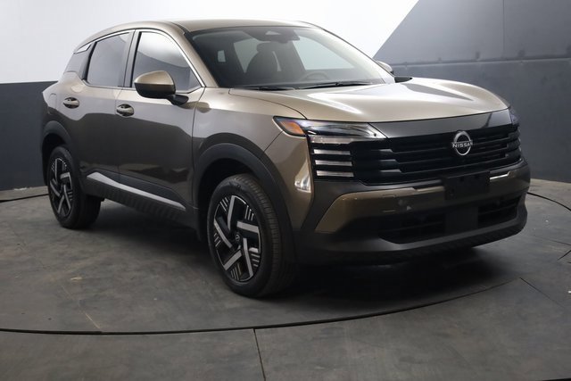 Used 2025 Nissan Kicks SV image 2