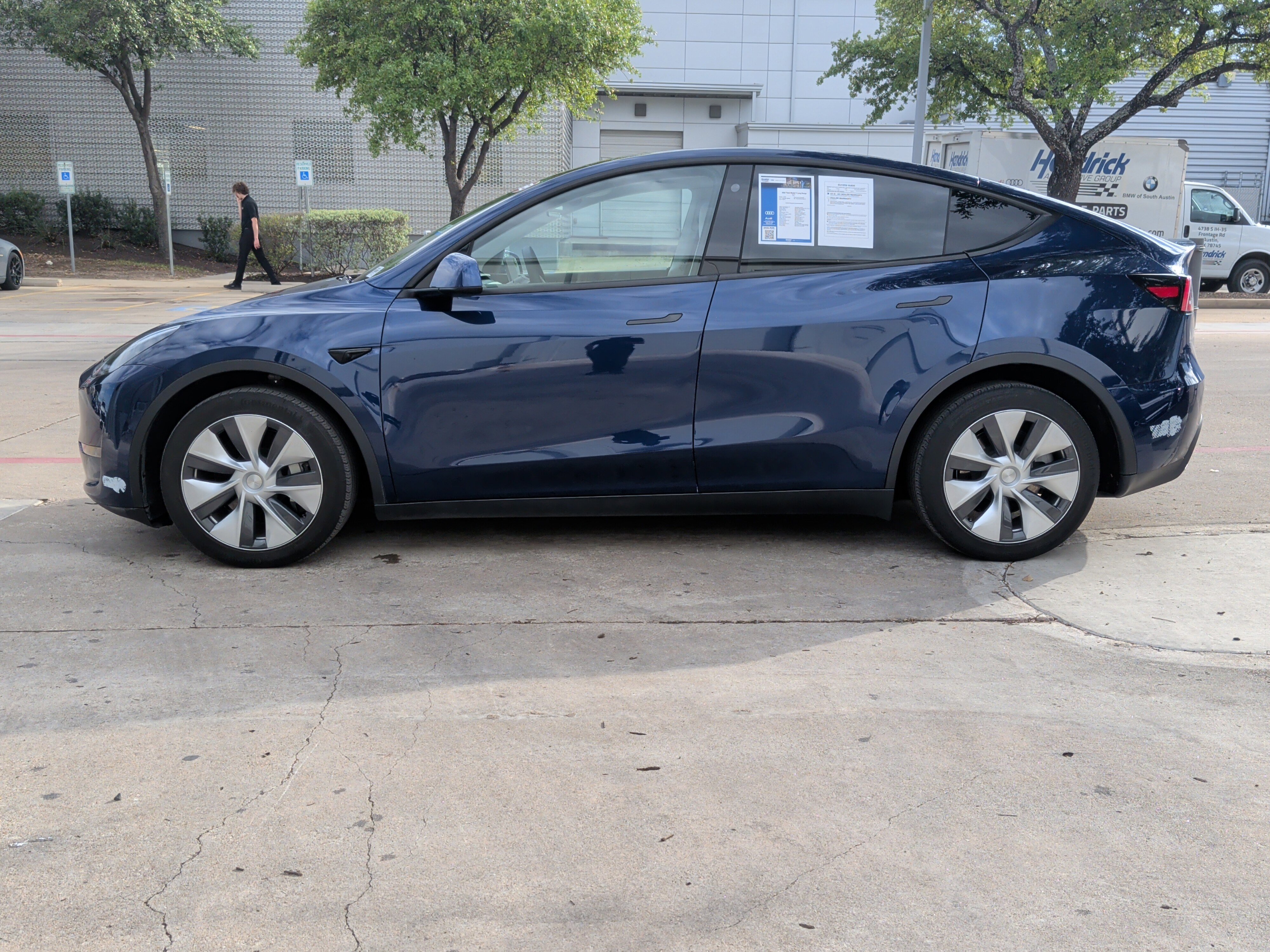 Used 2022 Tesla Model Y Long Range image 7