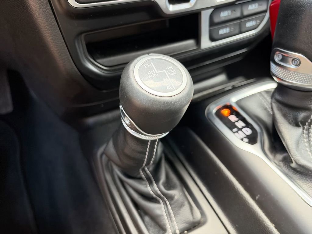 Used 2023 Jeep Wrangler Unlimited Sahara AWD/4WD image 21
