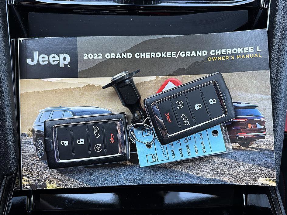 Used 2022 Jeep Grand Cherokee Trailhawk AWD/4WD image 29
