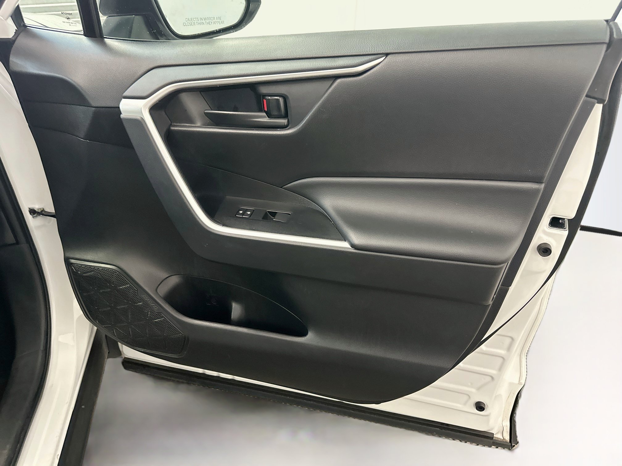 Used 2025 Toyota RAV4 LE AWD/4WD image 33