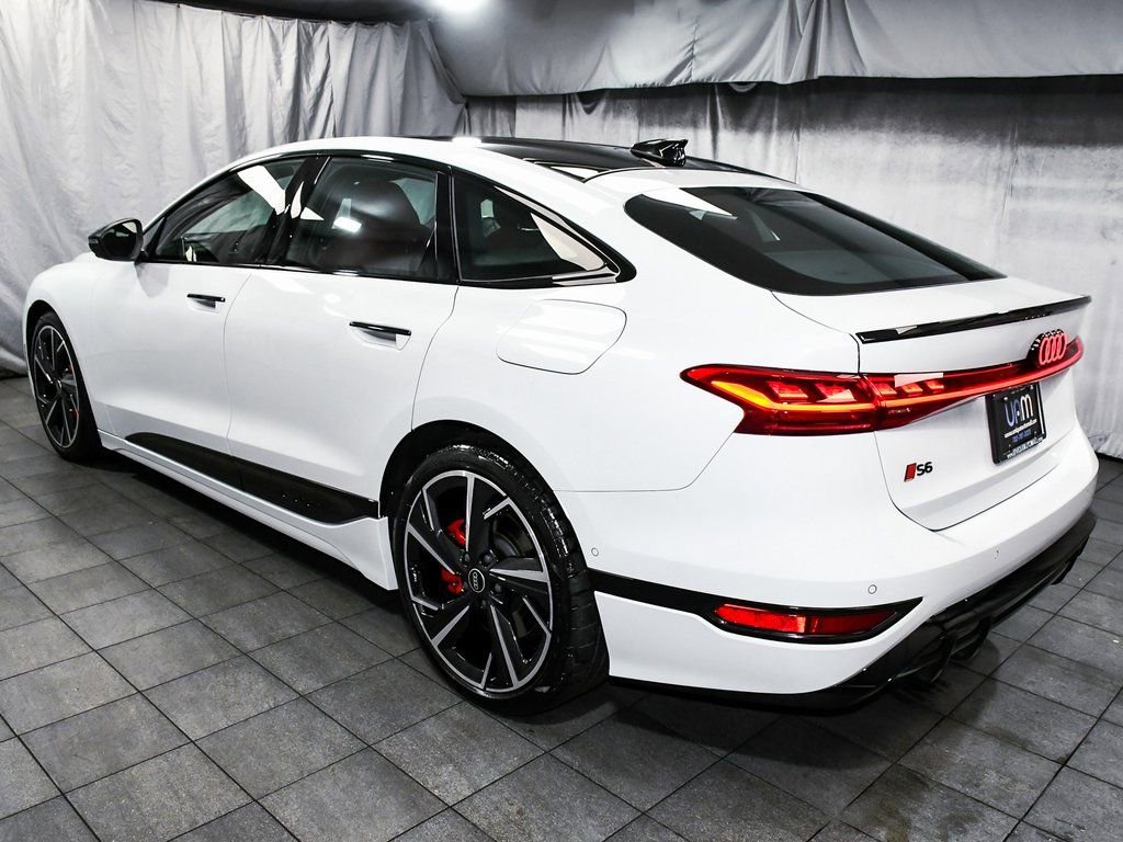 Used 2025 Audi S6 e-tron Prestige w/ 21" Black Optic Package image 4