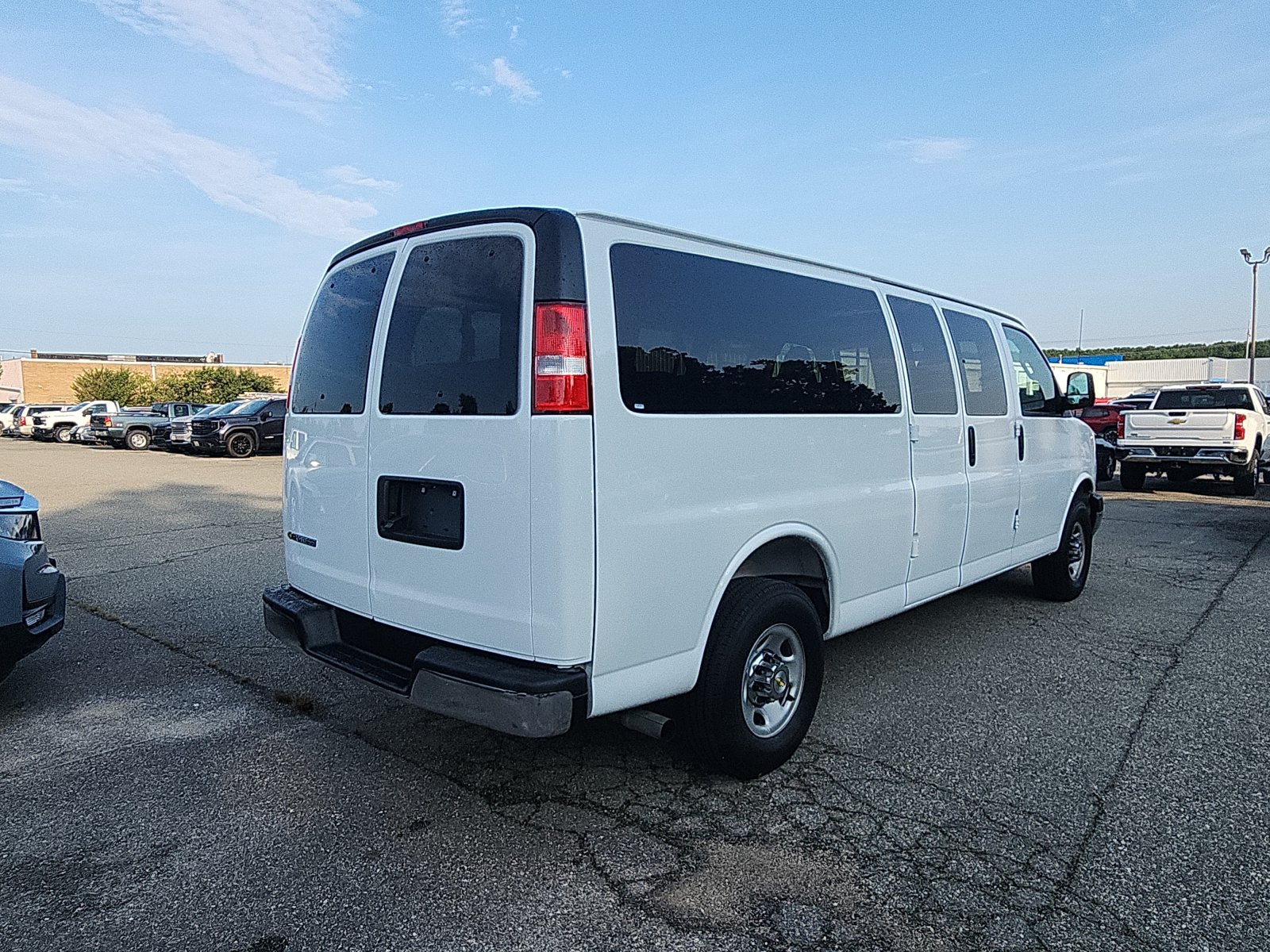 Used 2025 Chevrolet Express 3500 LT w/ LT Preferred Equipment Group RWD image 5