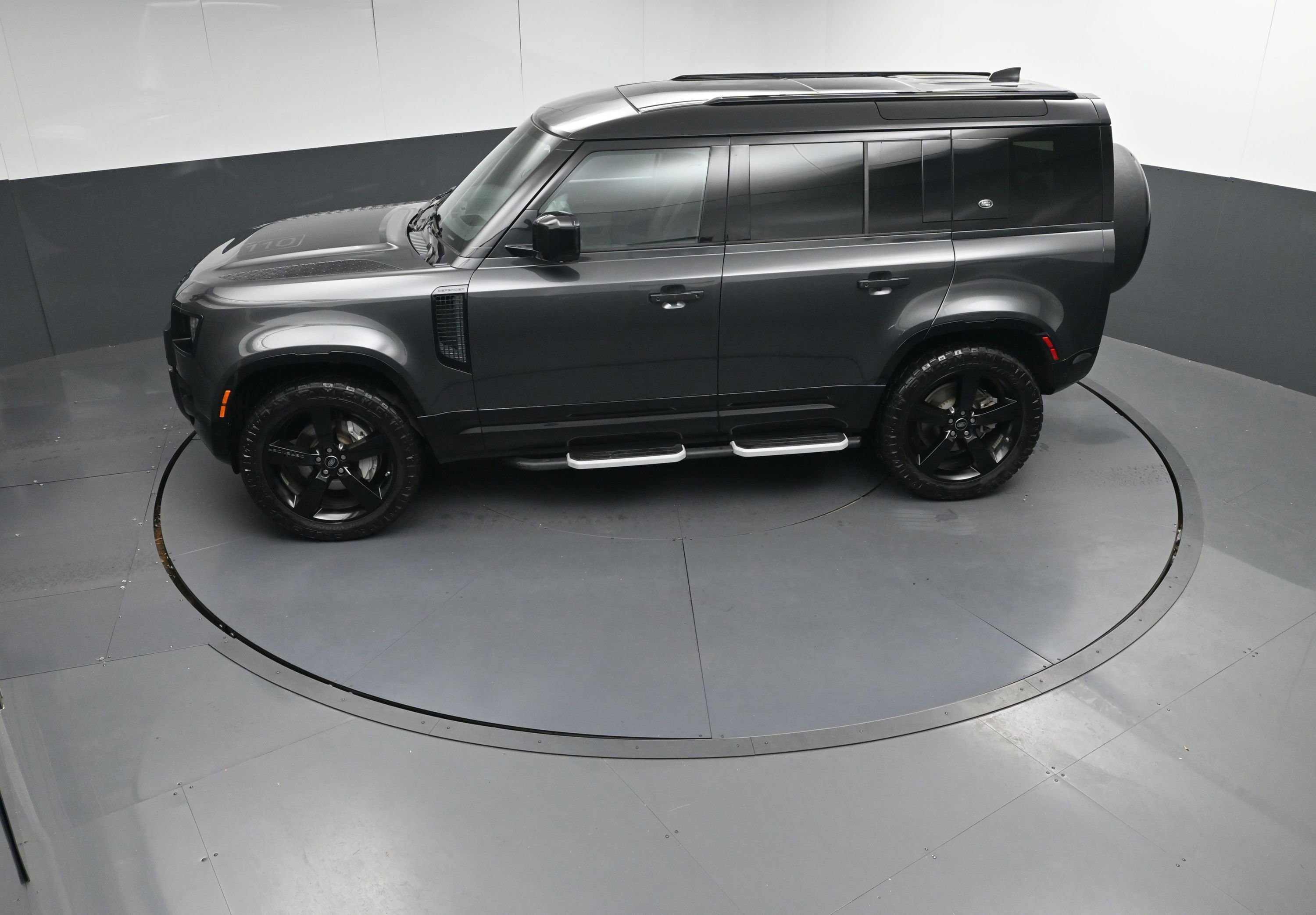 Used 2023 Land Rover Defender 110 X-Dynamic SE image 34