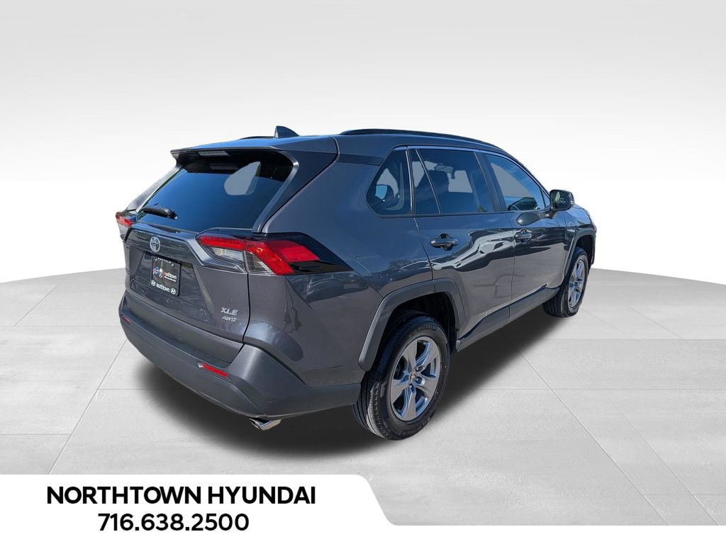 Used 2025 Toyota RAV4 XLE AWD/4WD image 12