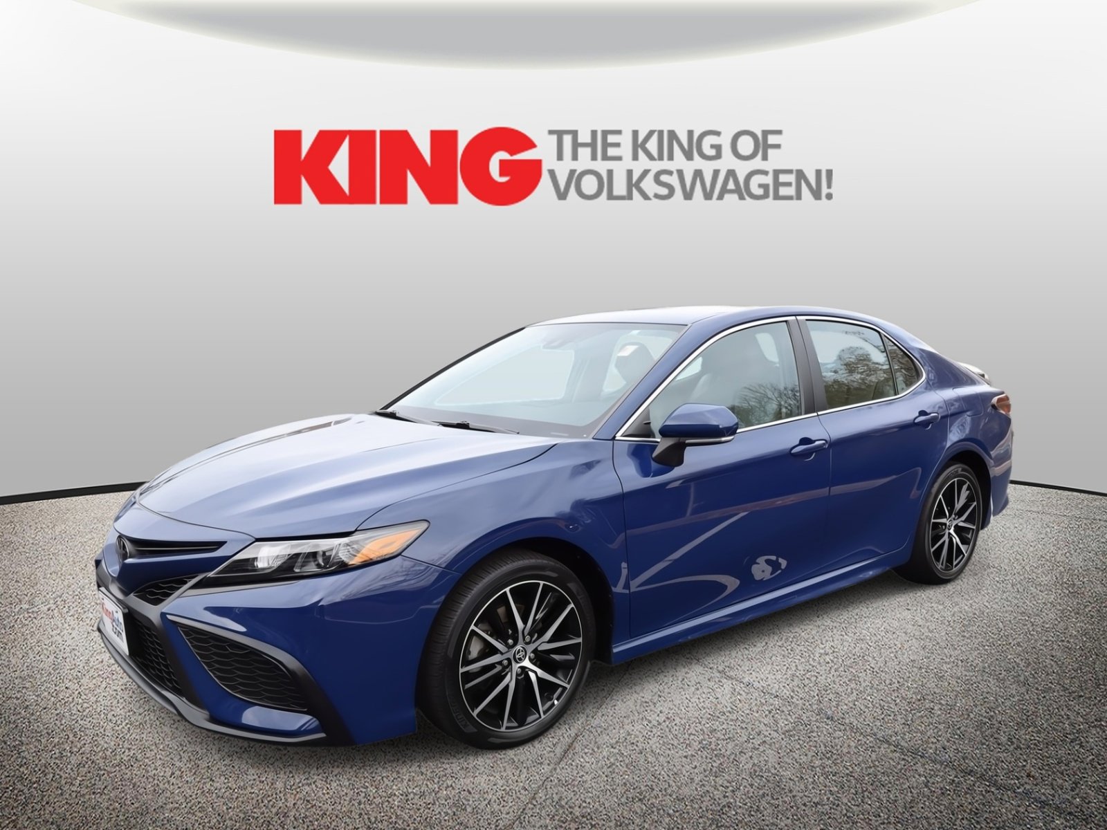 Used 2023 Toyota Camry SE image 4