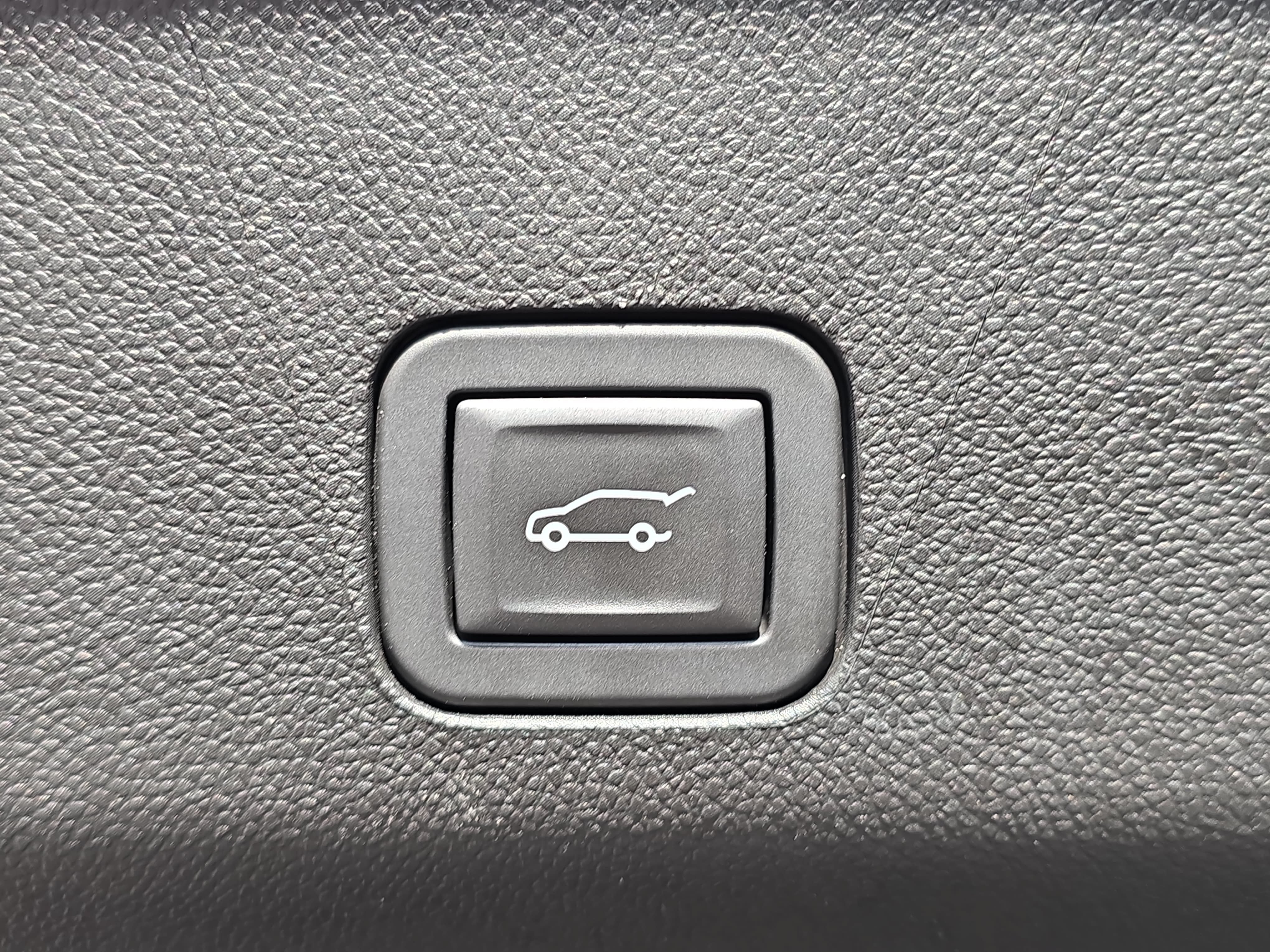Used 2024 GMC Yukon Denali w/ Advanced Technology Package AWD/4WD image 14