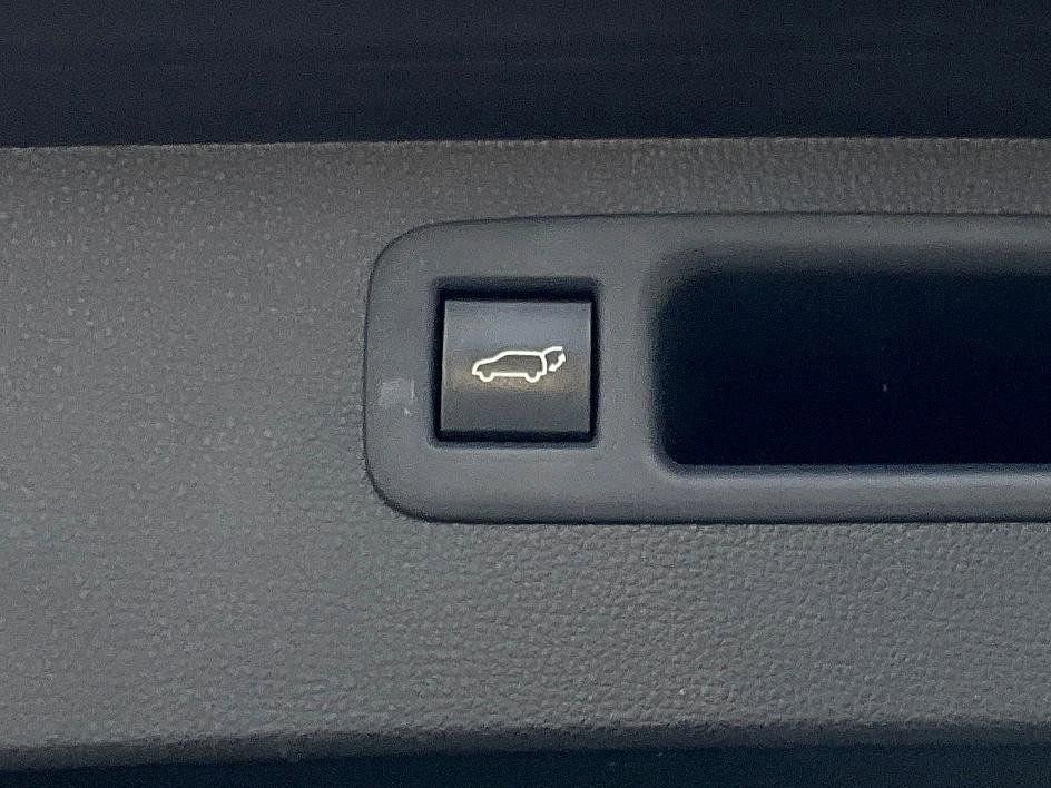 Used 2023 Toyota Highlander XLE image 10