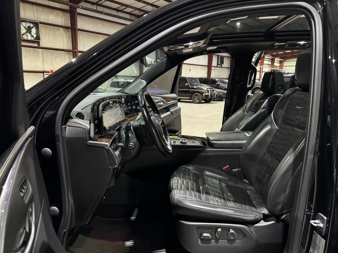 Used 2021 Cadillac Escalade ESV Sport Platinum w/ LPO, ONYX Package image 13
