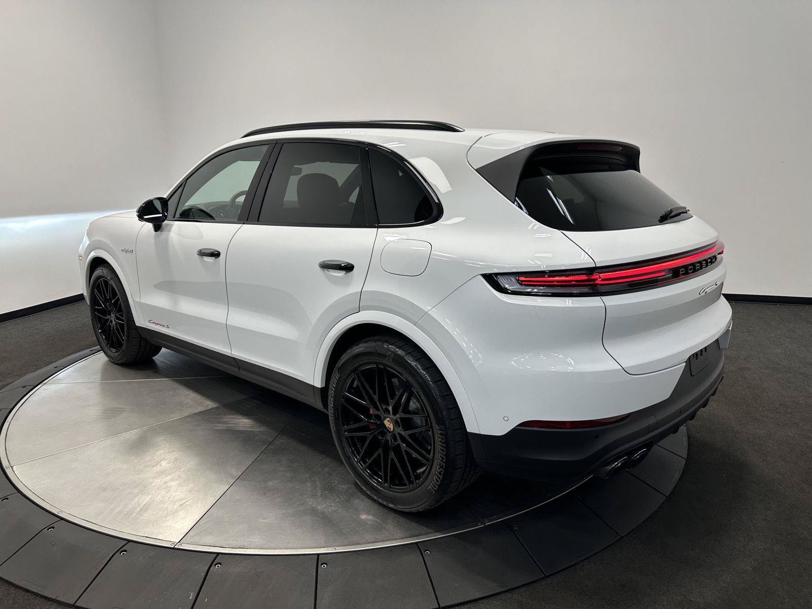 Certified 2026 Porsche Cayenne S AWD/4WD image 3