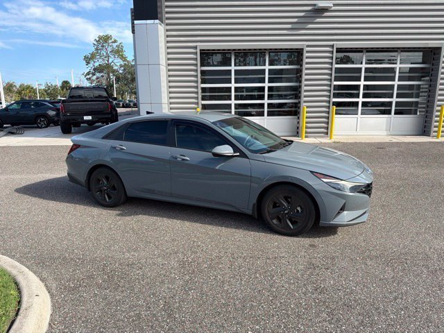 Used 2022 Hyundai Elantra SEL FWD image 2