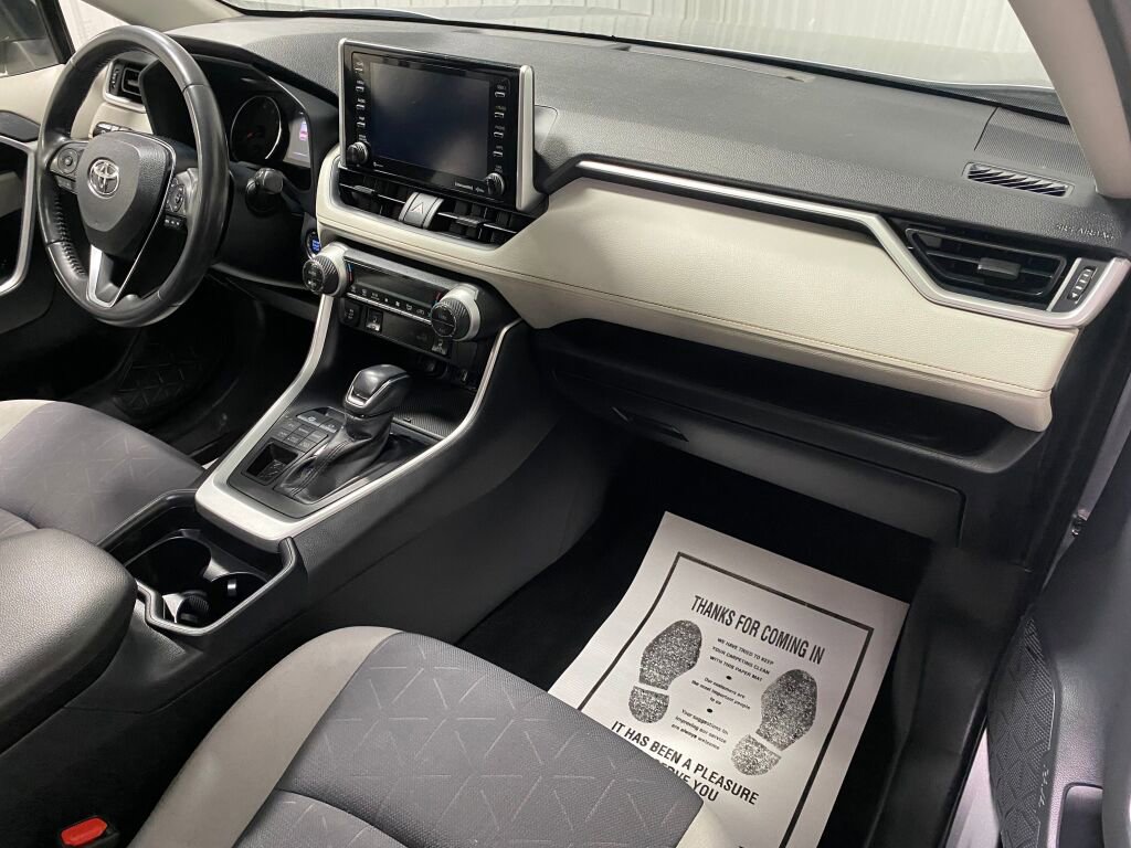 Used 2019 Toyota RAV4 XLE image 3