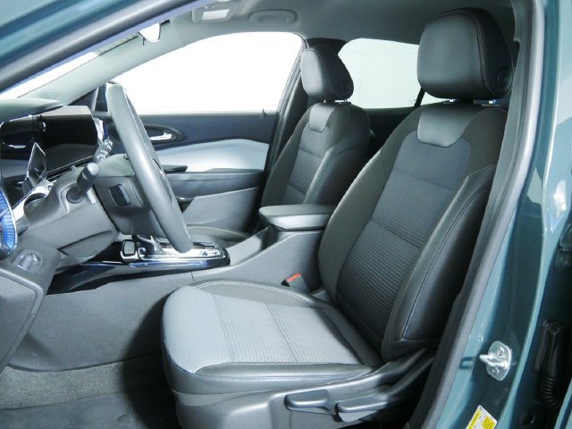 Used 2025 Chevrolet Trax LT FWD image 20
