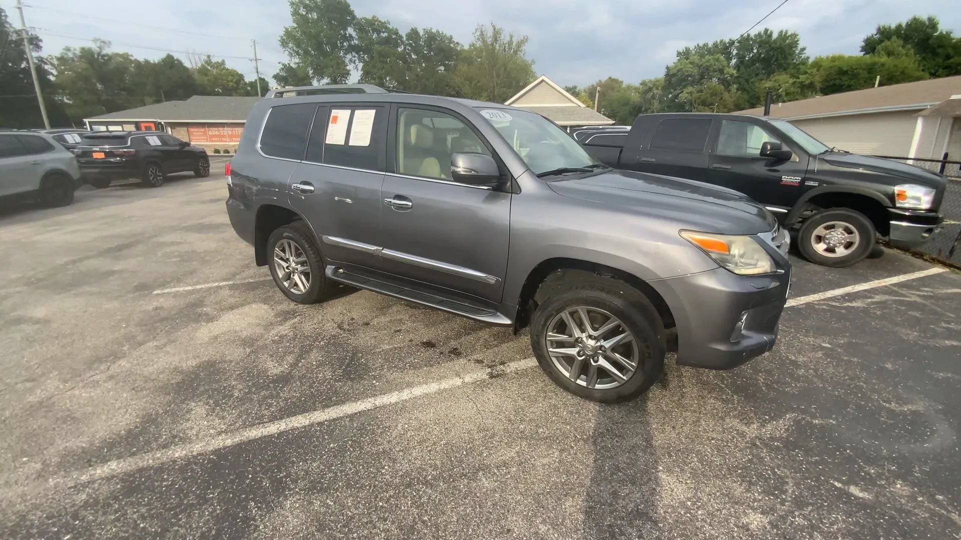 Used 2013 Lexus LX 570 4WD w/ Luxury Pkg image 2