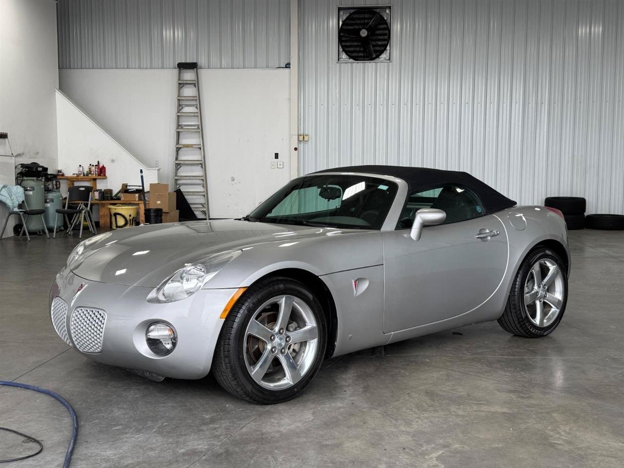 Used 2007 Pontiac Solstice Convertible w/ Premium Package RWD image 14
